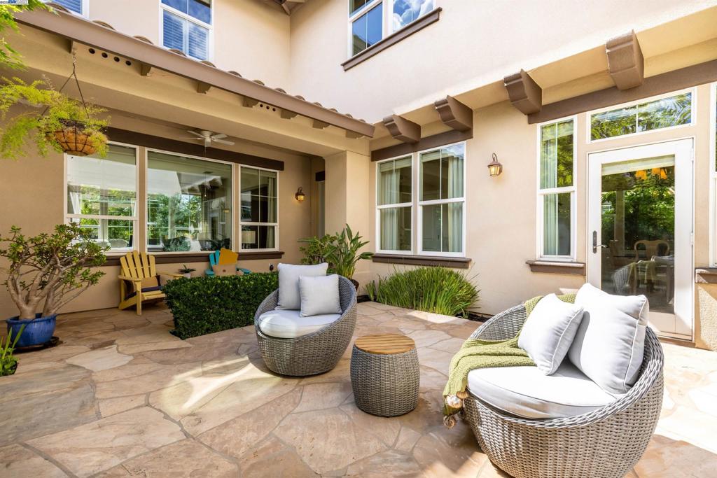 A property available for sale at 2715 Cooper Cir, Livermore, CA 94550.