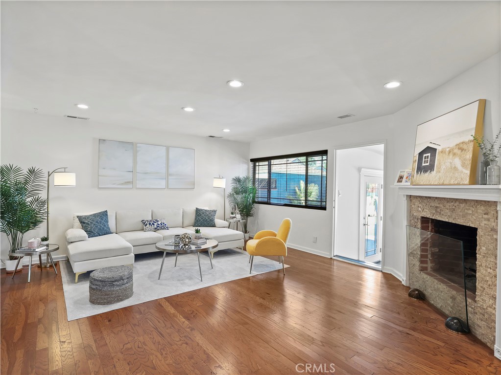 A property available for sale at 8110 Lesner Avenue, Lake Balboa, CA 91406.