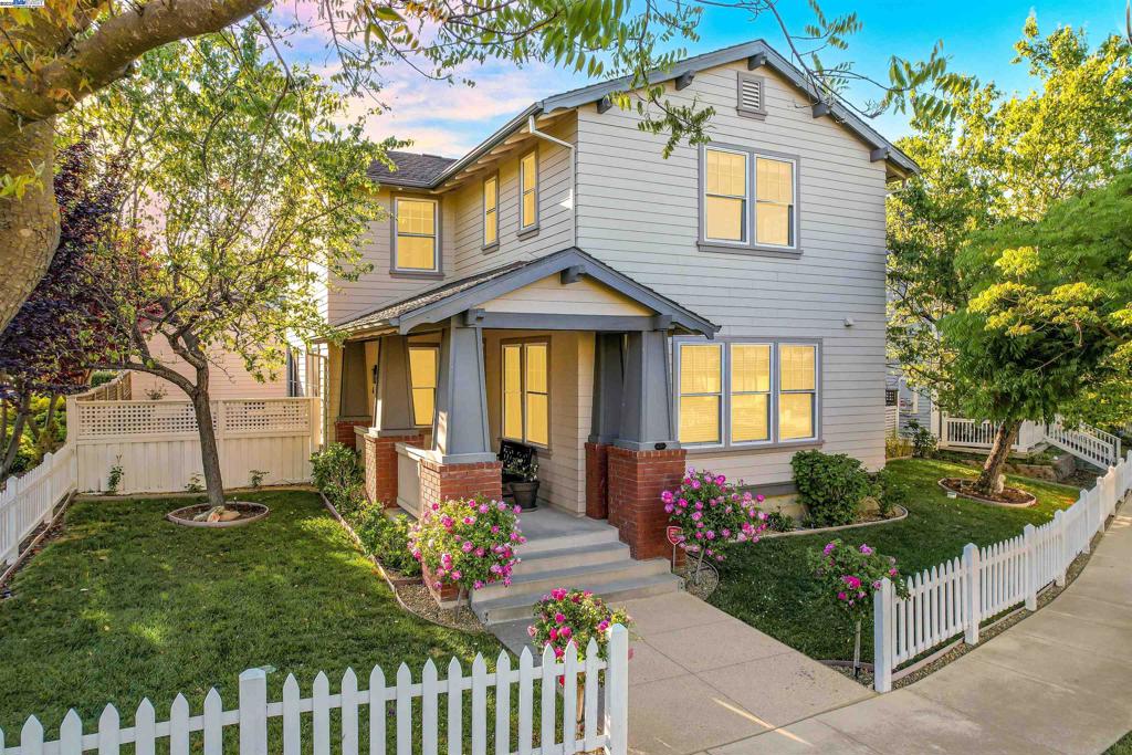 A property available for sale at 1160 Earnest St, Hercules, CA 94547.