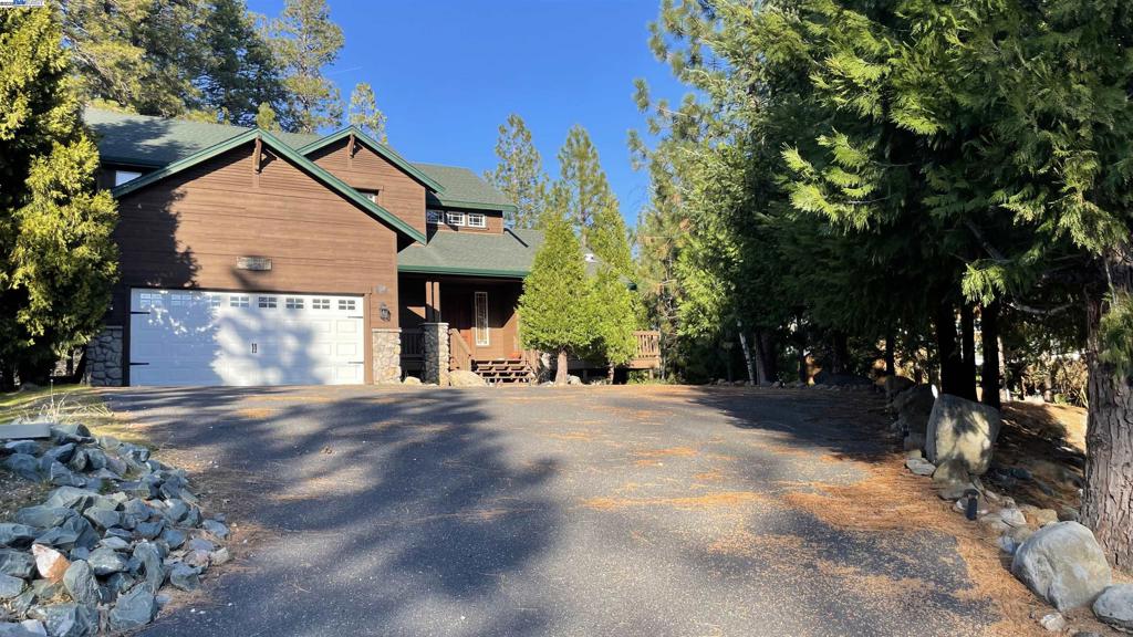 A property available for sale at 272 Bull Wacker Run, Arnold, CA 95223.