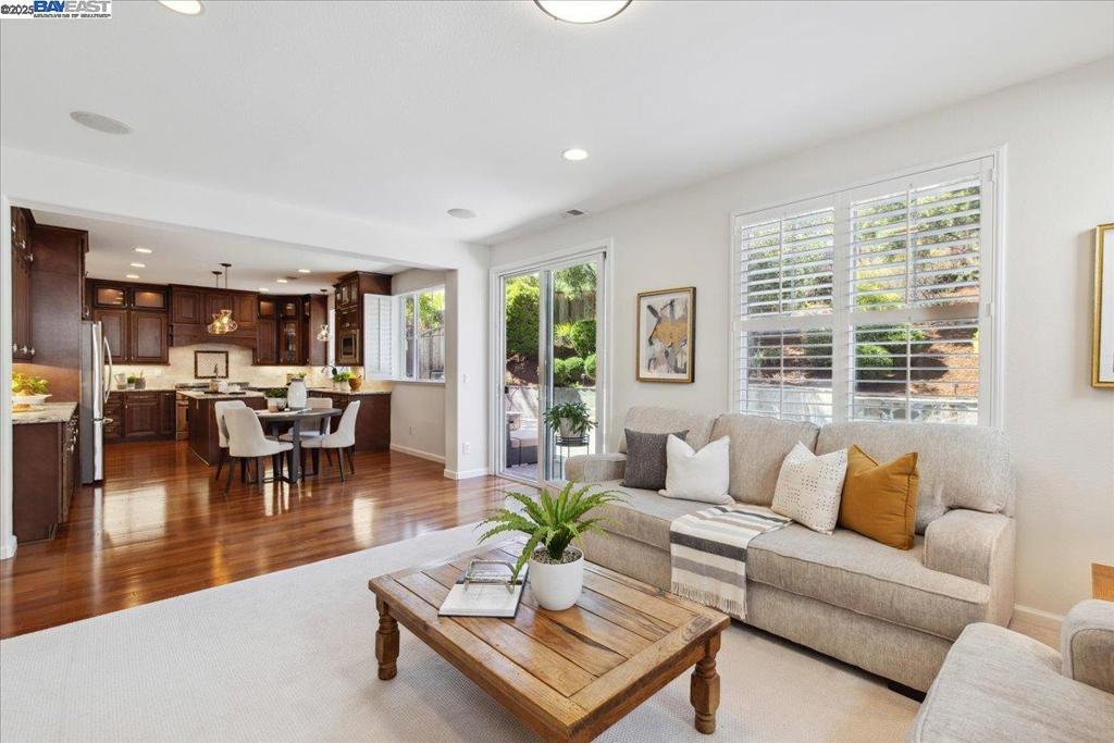 A property available for sale at 3783 Oakhurst Way, Dublin, CA 94568.