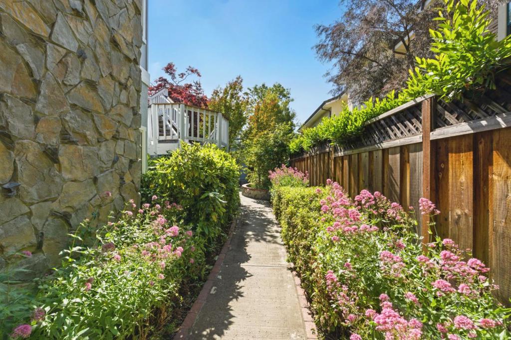 A property available for sale at 470 Gabilan Street 4, Los Altos, CA 94022.