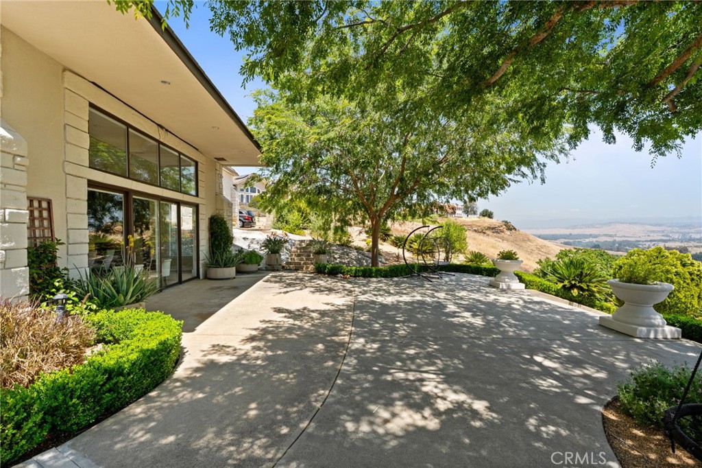 A property available for sale at 14215 Killarney Drive, Madera, CA 93636.