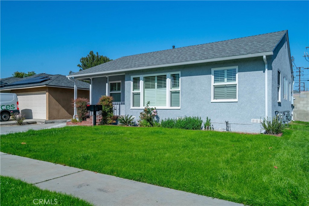 A property available for sale at 4622 Dunrobin Avenue, Lakewood, CA 90713.