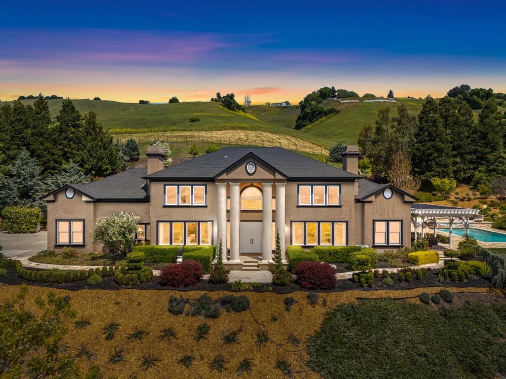 A property available for sale at 9540 Via Del Oro, Gilroy, CA 95020.