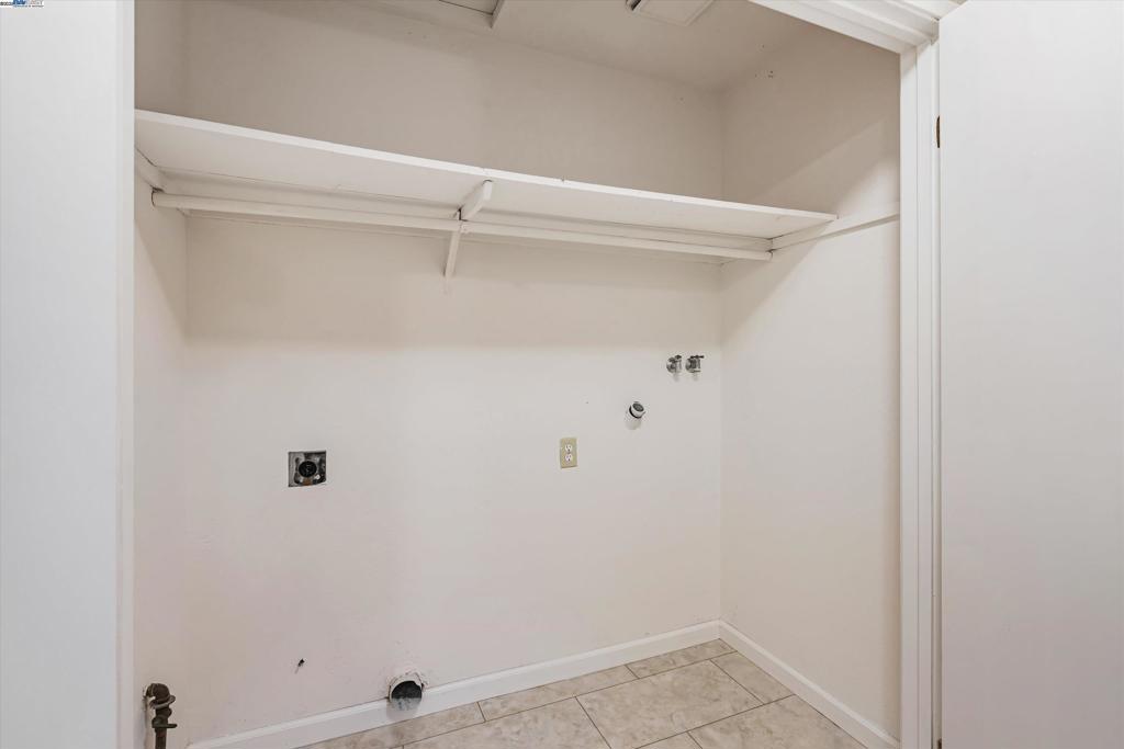 A property available for sale at 32 Parkview Ter, San Pablo, CA 94806.