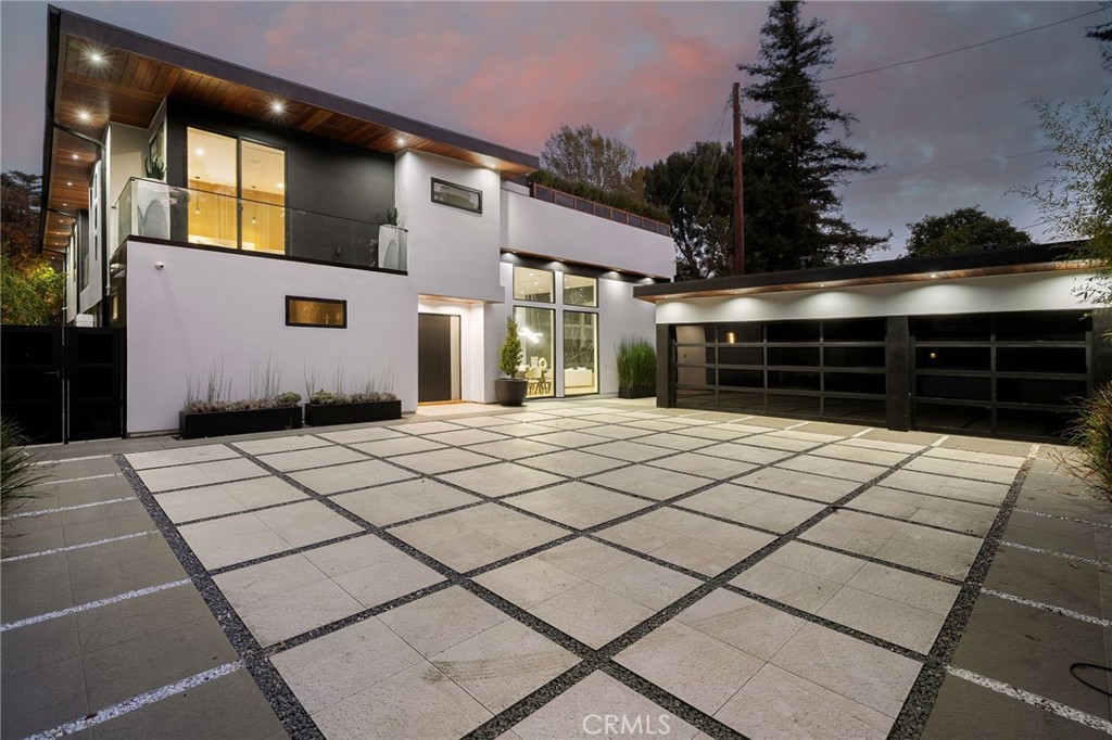 A property available for sale at 3822 1/2 Laurel Canyon Boulevard, Studio City, CA 91604.