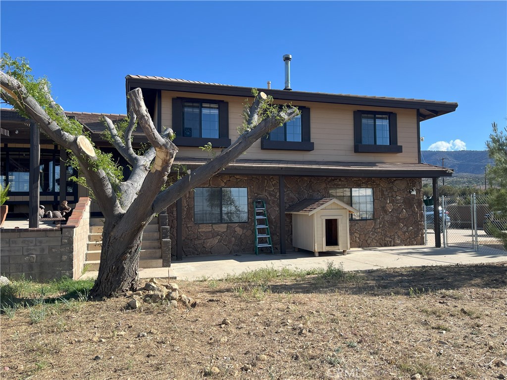 A property available for sale at 984 Pinon Road, Pinon Hills, CA 92372.
