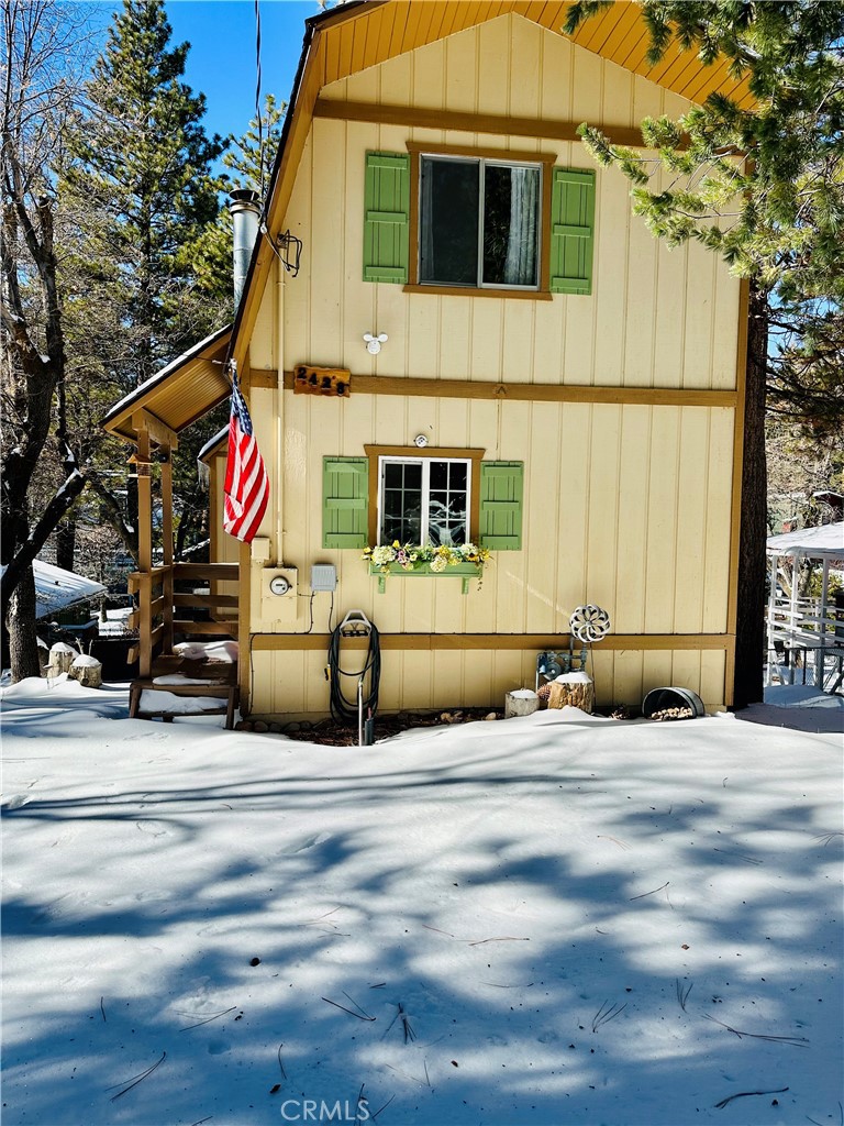 A property available for sale at 2428 Ridge Road, Arrowbear, CA 92308.