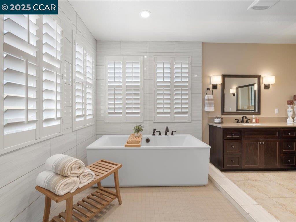 A property available for sale at 1927 Vintage Cir, Brentwood, CA 94513.