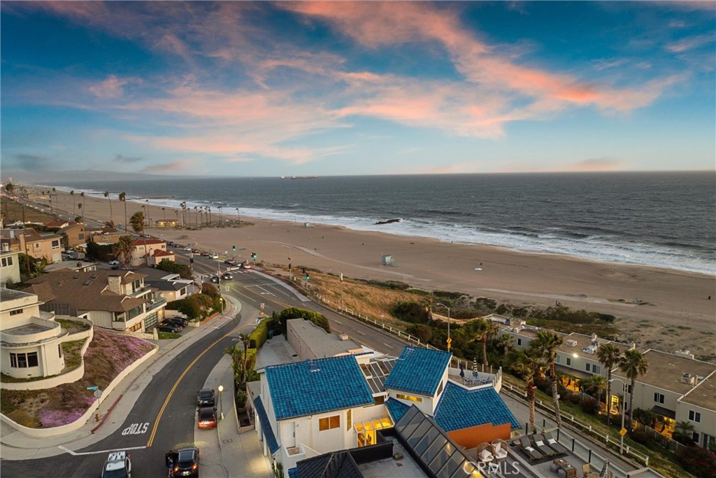 A property available for sale at 7335 Vista Del Mar Lane, Playa Del Rey, CA 90293.