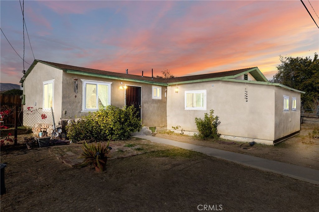 A property available for sale at 525 S Kern Street, Maricopa, CA 93252.