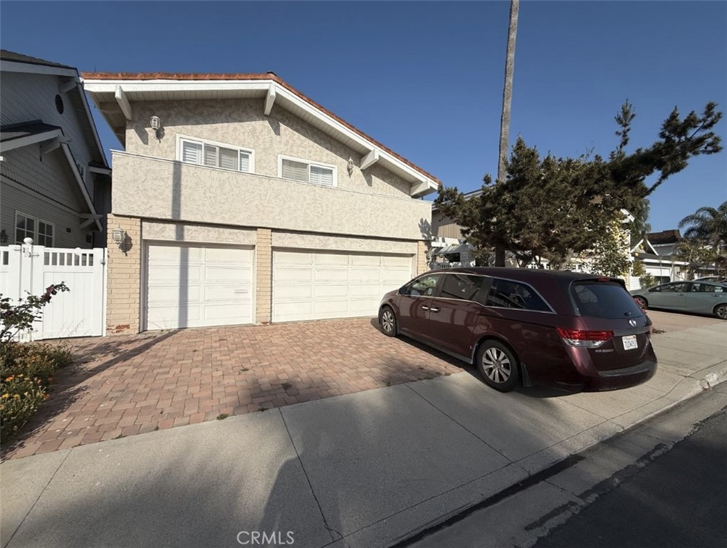 A property available for sale at 3058 Seahorse Avenue, Ventura, CA 93001.
