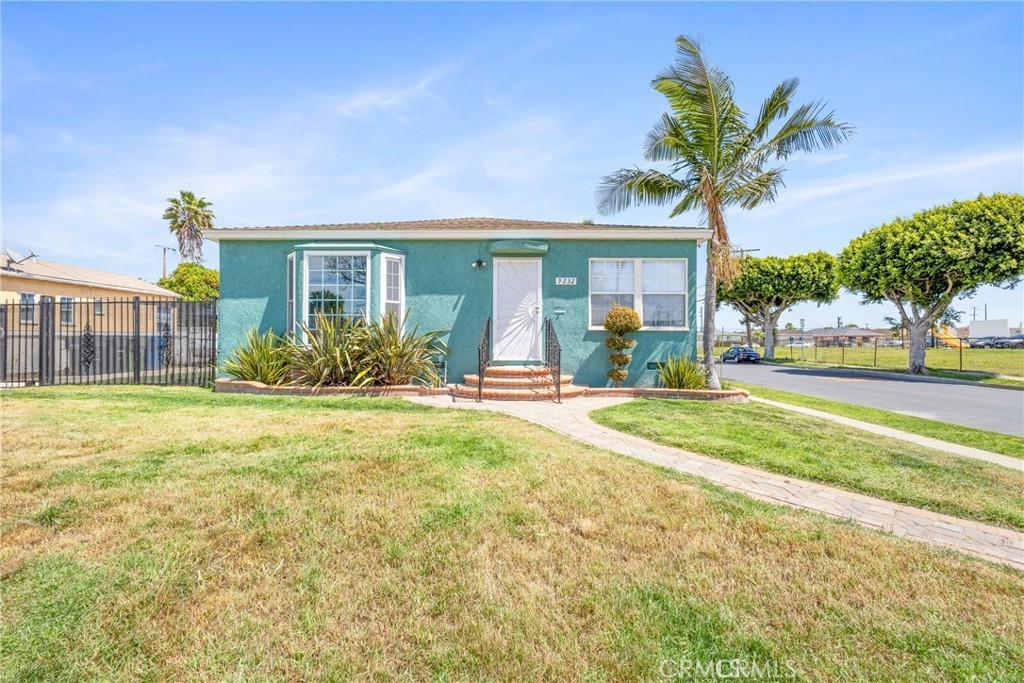 A property available for sale at 9232 S 7th Avenue, Inglewood, CA 90305.