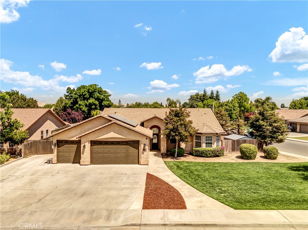 A property available for sale at 300 S Lombardi Street, Porterville, CA 93257.
