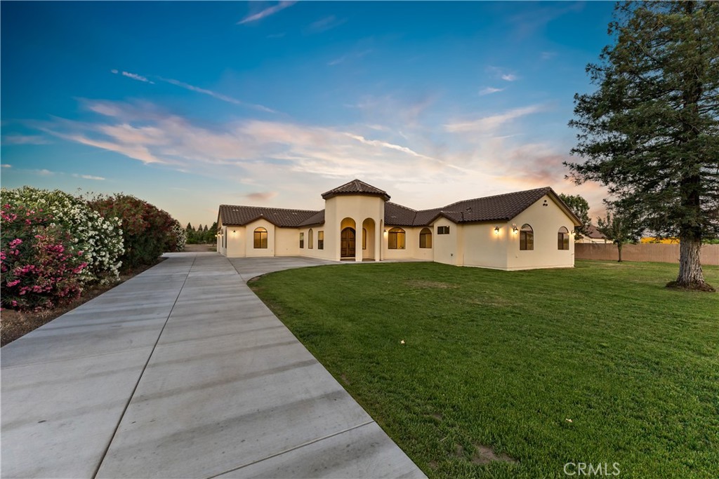 A property available for sale at 286 N Locan Avenue, Fresno, CA 93737.