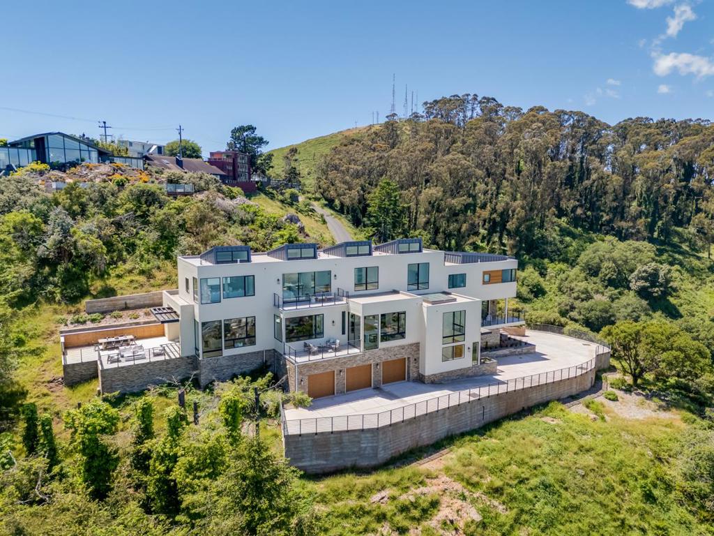 A property available for sale at 3 Wolfback Ridge Road, Sausalito, CA 94965.