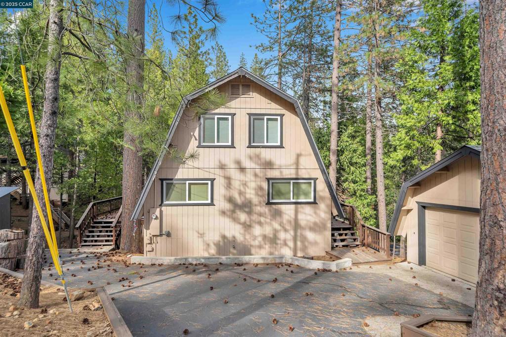 A property available for sale at 1492 Patricia Ln, Arnold, CA 95223.
