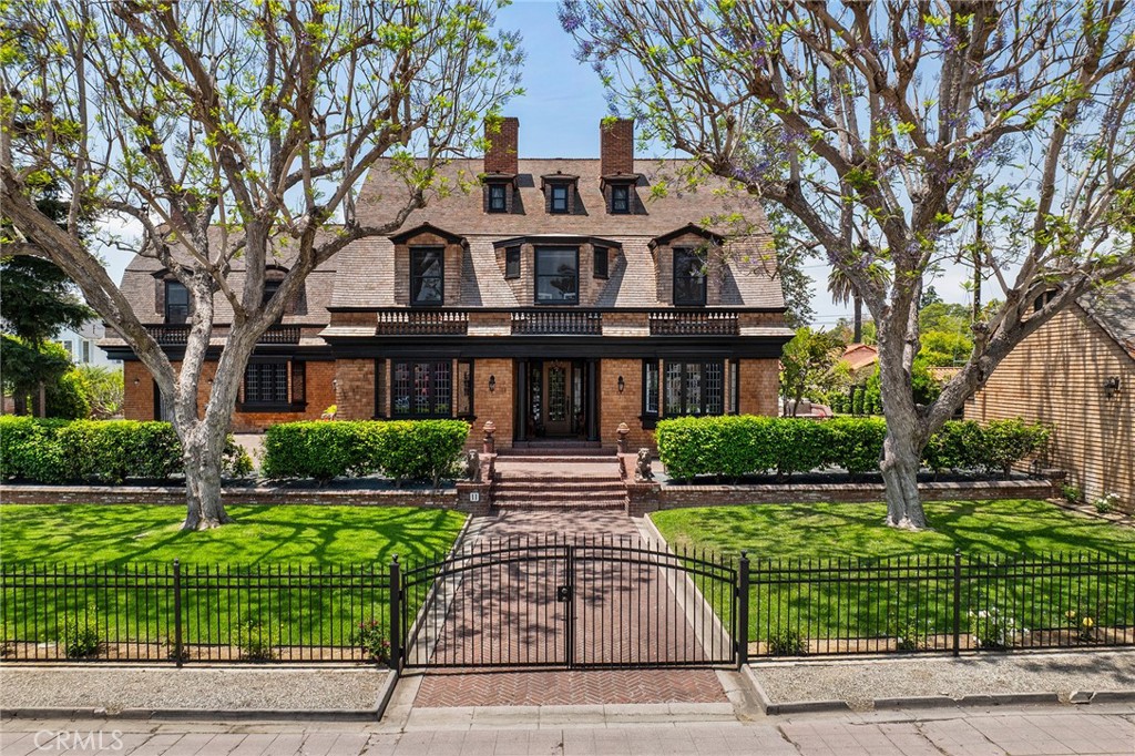 A property available for sale at 11 La Linda Drive, Long Beach, CA 90807.