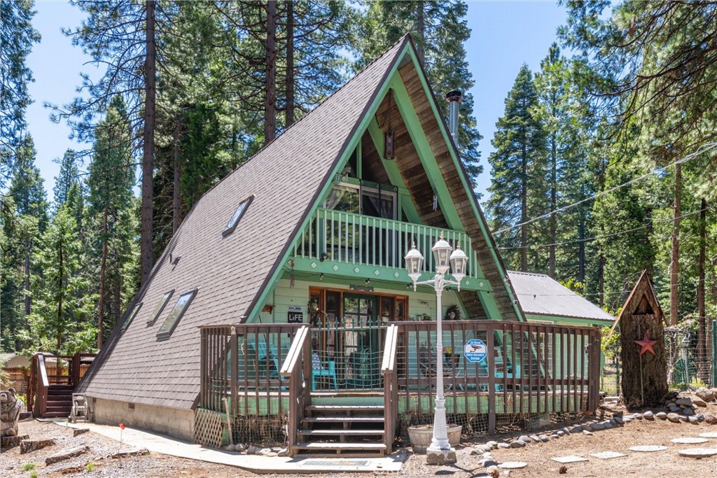 A property available for sale at 445 Cedar Circle, Lake Almanor, CA 96137.