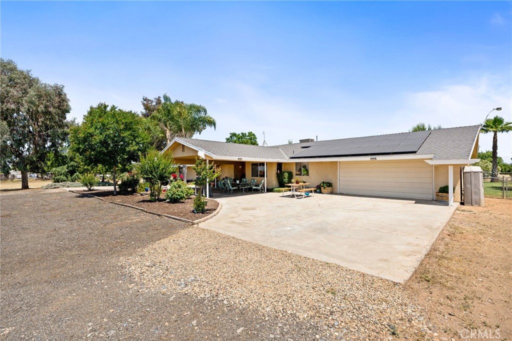 A property available for sale at 3298 N Zediker Avenue, Sanger, CA 93657.