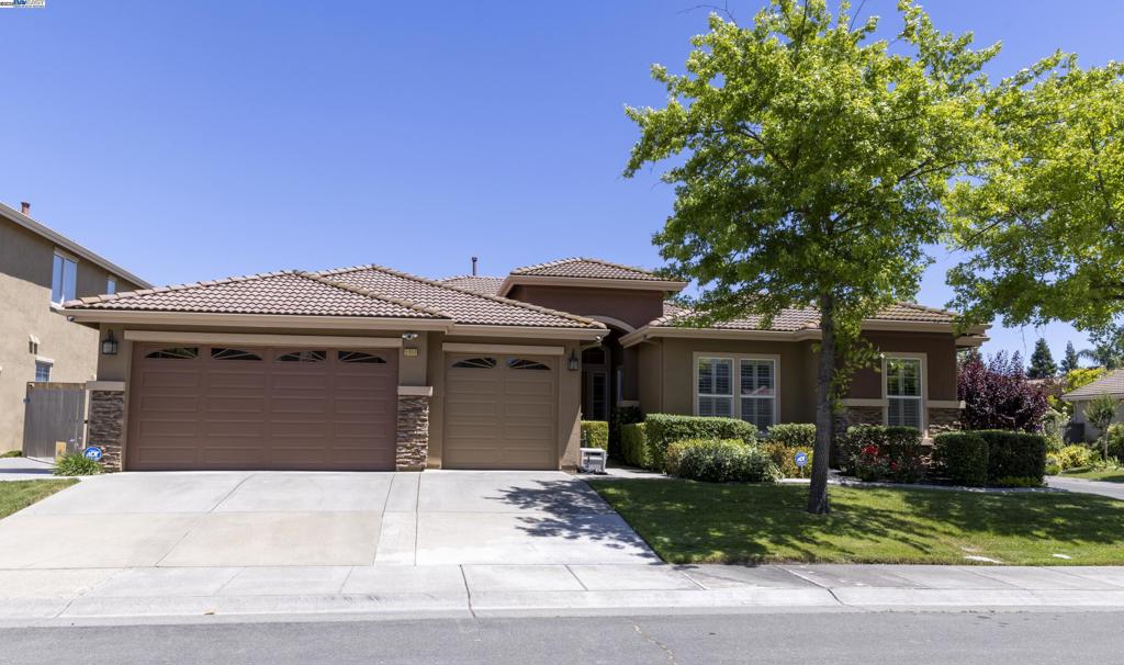 A property available for sale at 5090 Archcrest Way, Sacramento, CA 95835.