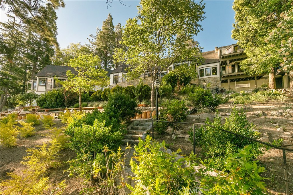 A property available for sale at 923 Lake Edge Way, Lake Arrowhead, CA 92352.