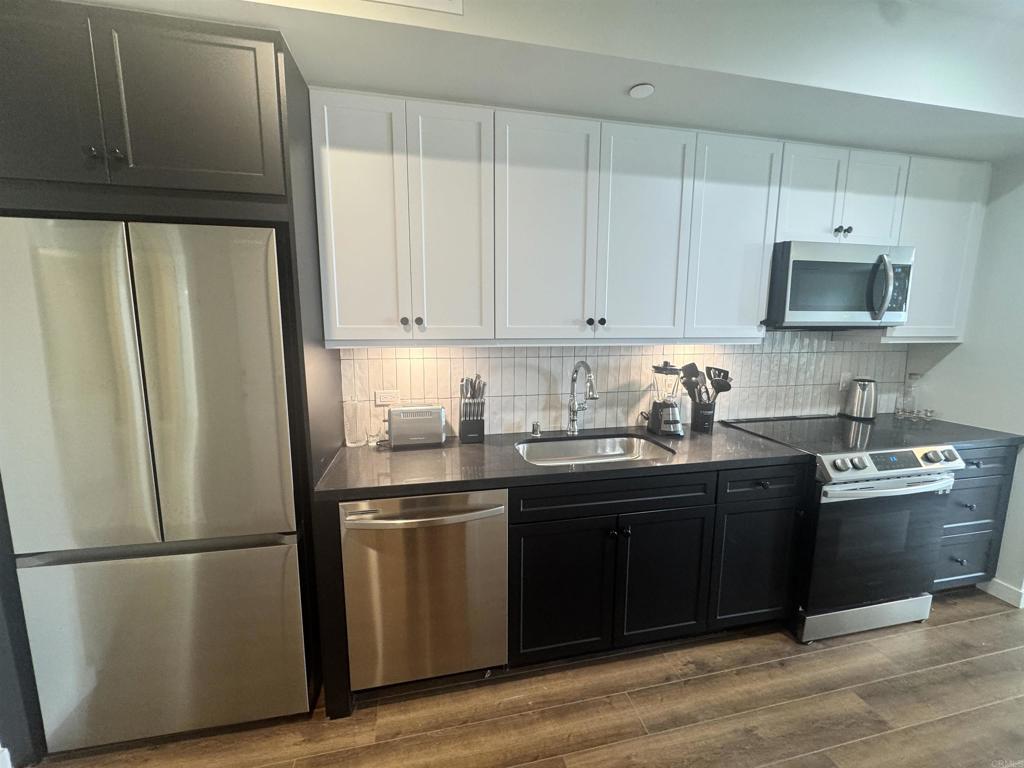 A property available for rent at 1818 N Cherokee Avenue 504, Hollywood, CA 90028.