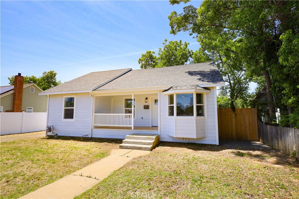 A property available for sale at 417 S Murdock Avenue, Willows, CA 95988.