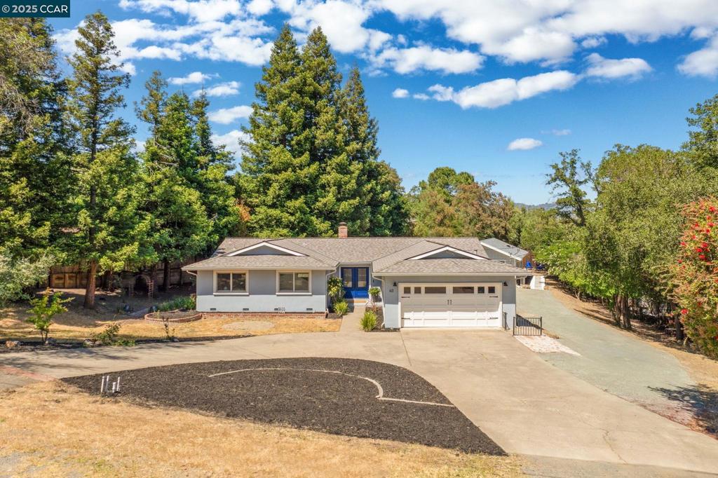 A property available for sale at 40 Loma Vista, Walnut Creek, CA 94597.