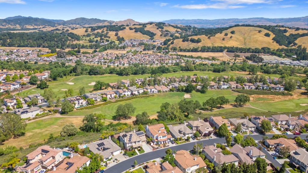 A property available for sale at 2530 Muirfield Way, Gilroy, CA 95020.