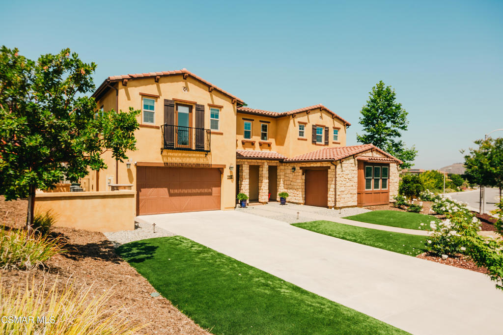 A property available for sale at 1323 Arroyo View Street, Thousand Oaks, CA 91320.