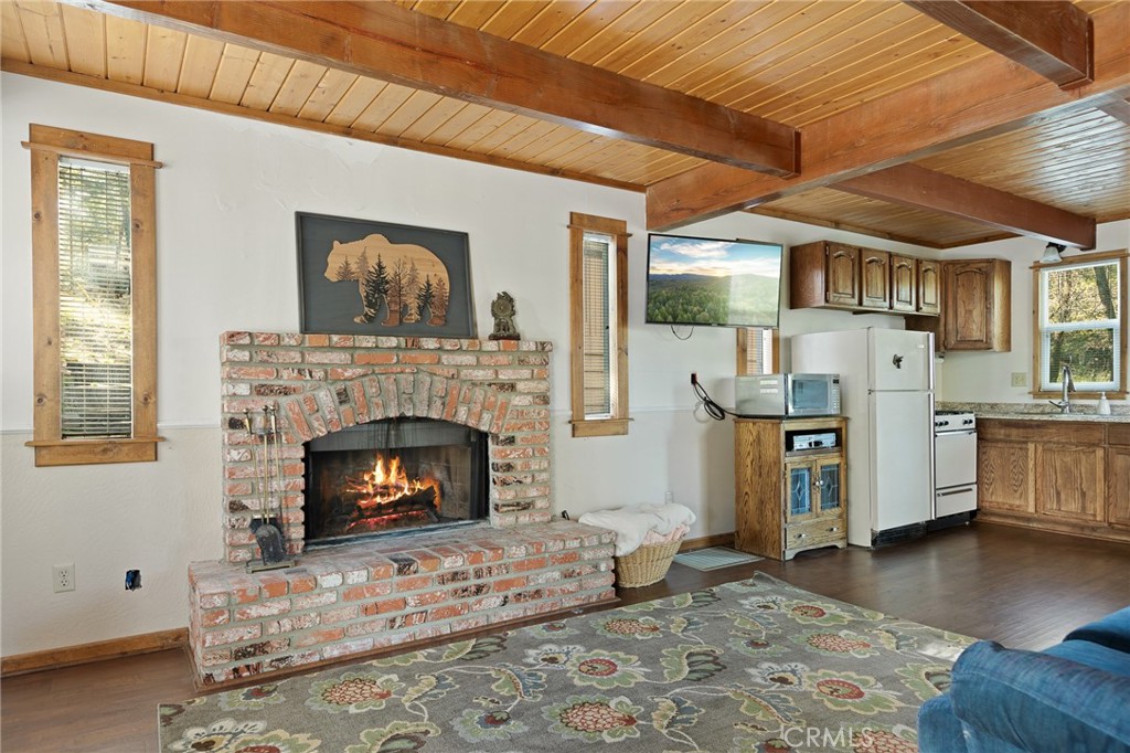 A property available for sale at 33133 Ridge Road, Arrowbear, CA 92382.