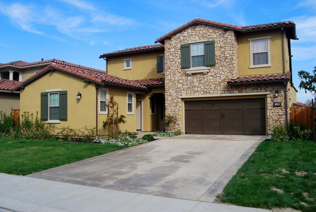 A property available for sale at 1168 Duomo Way, Manteca, CA 95337.