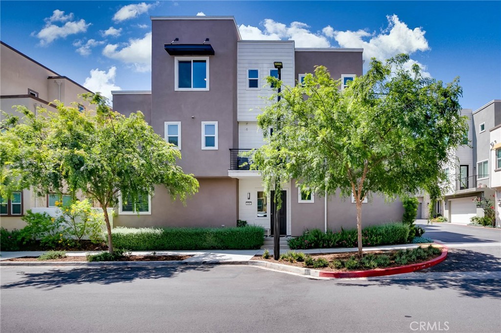 A property available for sale at 656 Daniel Freeman Circle, Inglewood, CA 90301.