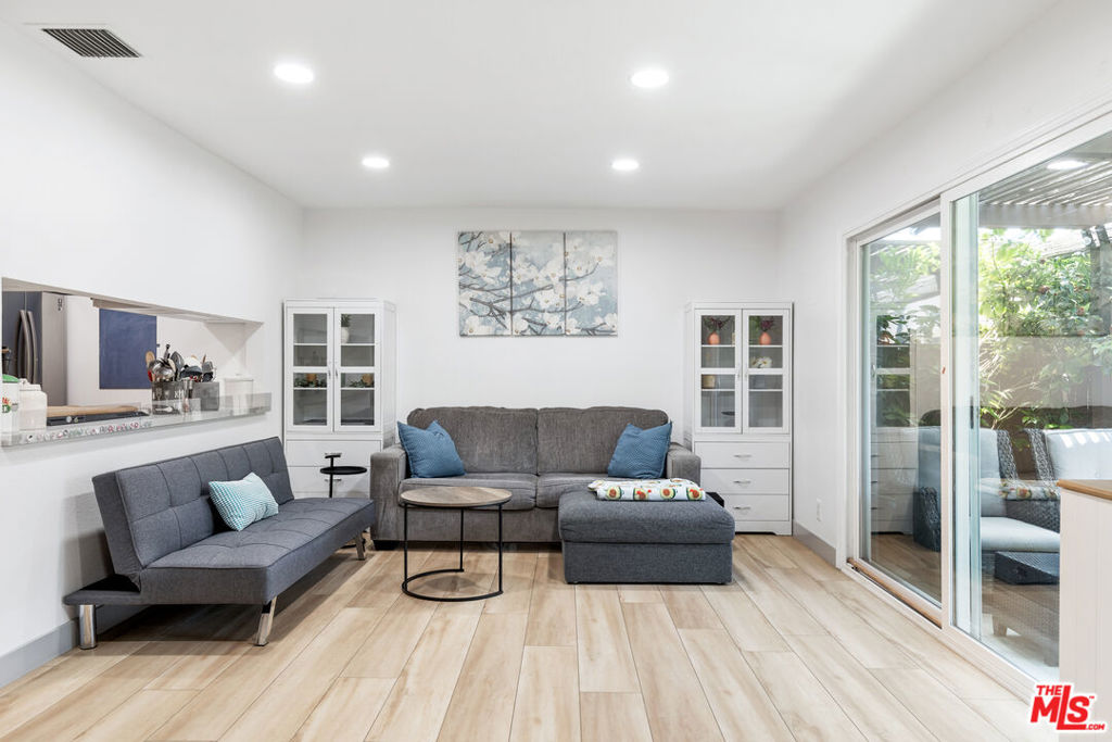 A property available for sale at 2735 Piedmont Avenue 6, Montrose, CA 91020.