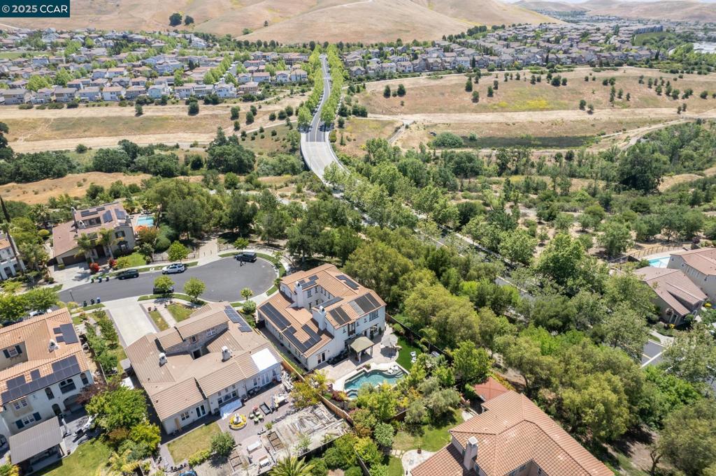 A property available for sale at 492 Calico Ct, San Ramon, CA 94582.