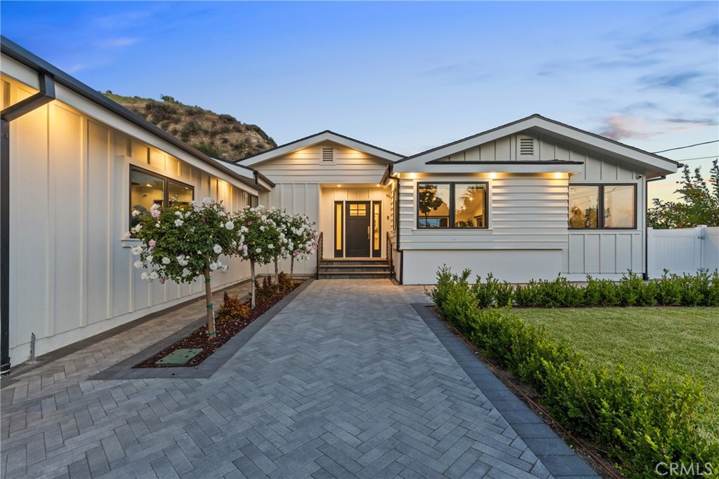 A property available for sale at 1866 Idlewood Road, Glendale, CA 91202.