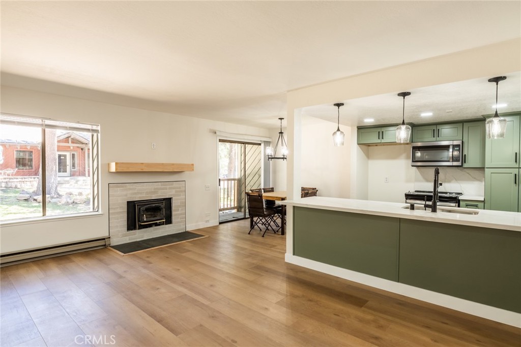 A property available for sale at 152 Viewpoint Road 105, Mammoth Lakes, CA 93546.