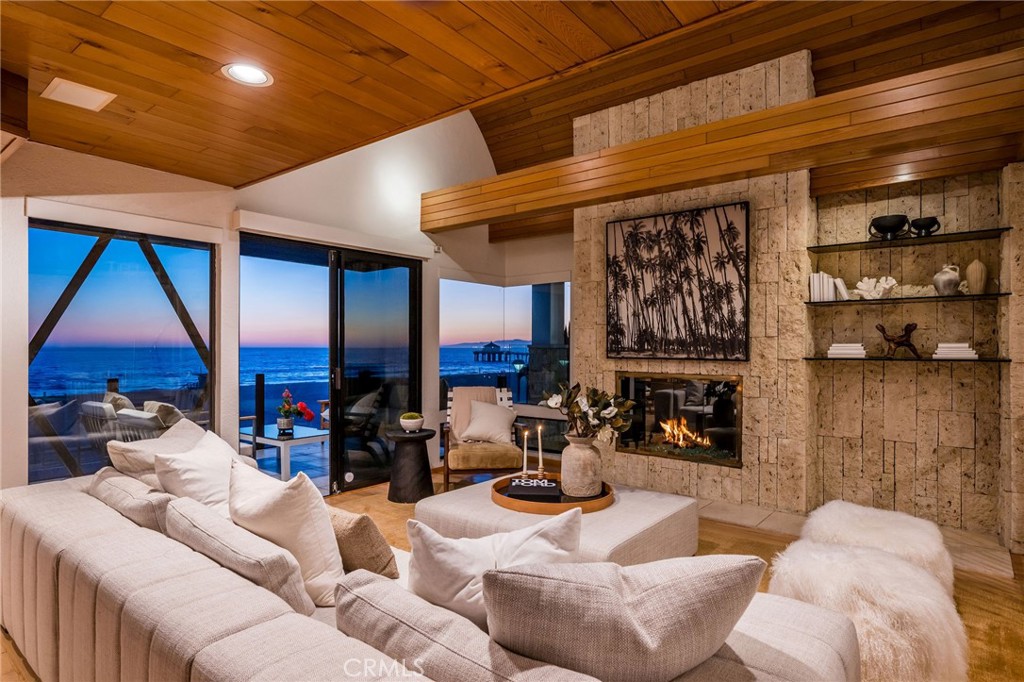 A property available for sale at 708 The Strand, Manhattan Beach, CA 90266.