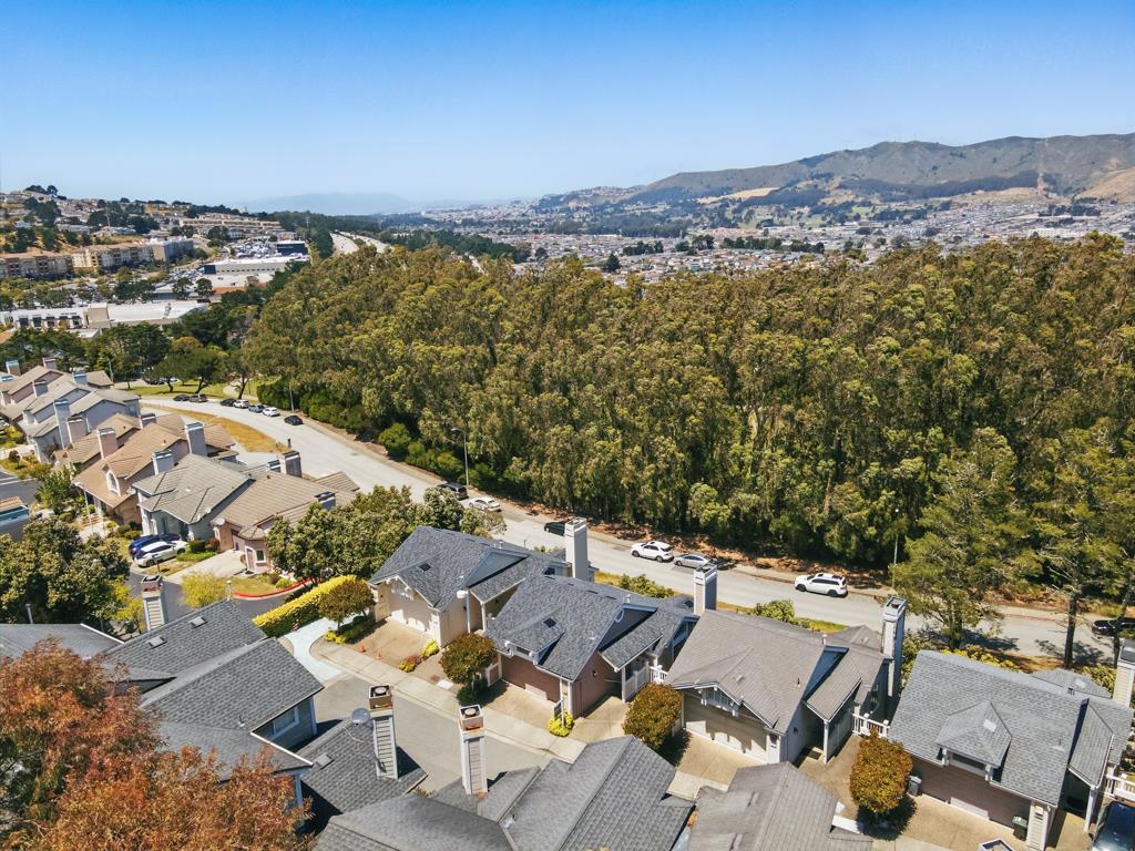 A property available for sale at 7 Moonlight Court, South San Francisco, CA 94080.