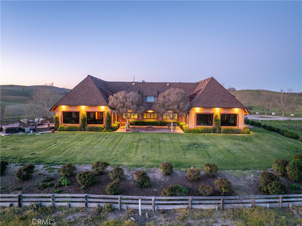 A property available for sale at 5010 Gate 4 Rd., Paso Robles, CA 93446.