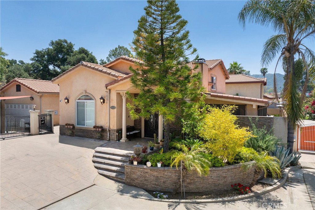 A property available for sale at 10610 Oak Tree Way, Sunland, CA 91040.