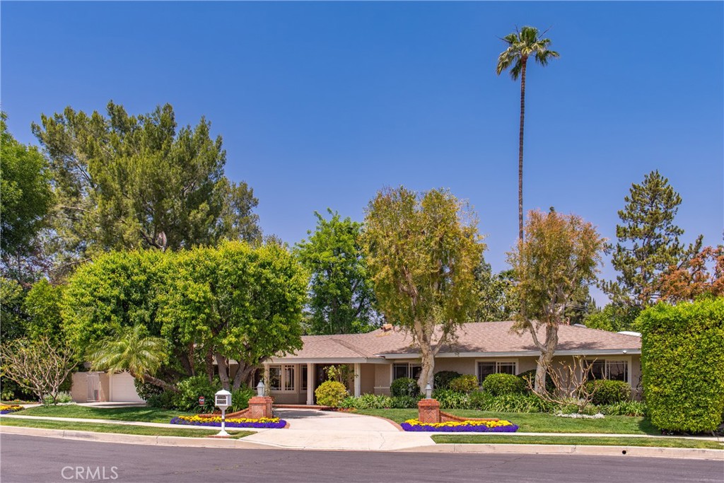 A property available for sale at 19043 Citronia Street, Northridge, CA 91324.