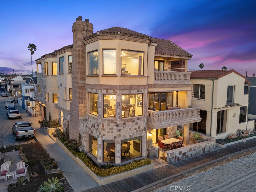 A property available for sale at 2 60th pl, Long Beach, CA 90803.
