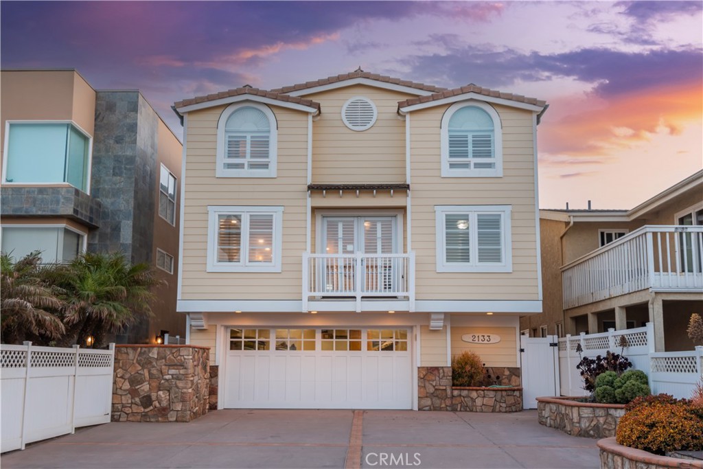 A property available for sale at 2133 Ocean Drive, Oxnard, CA 93035.