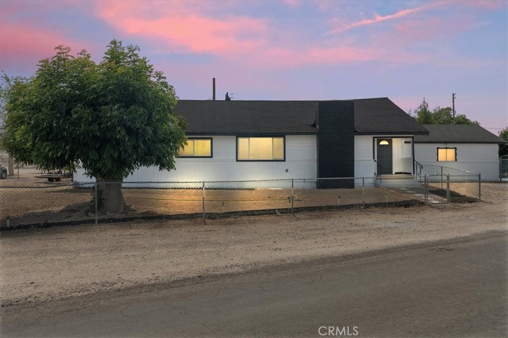 A property available for sale at 901 Hazelton Street, Maricopa, CA 93252.