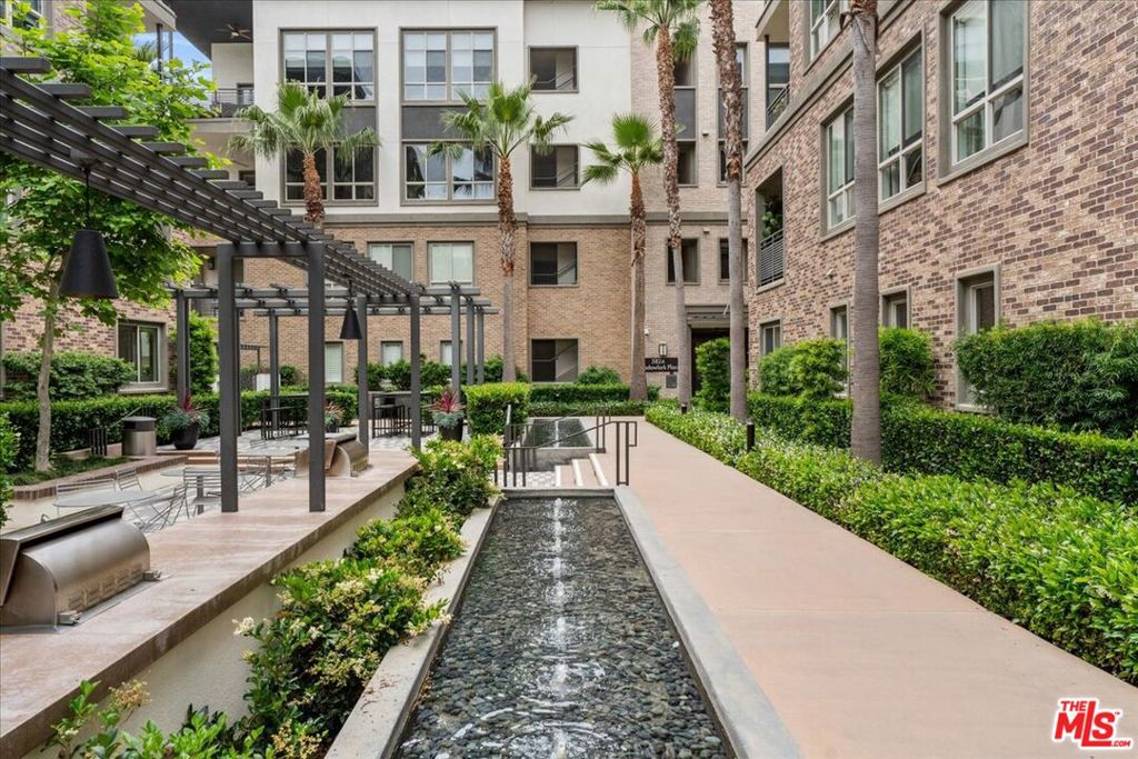 A property available for sale at 12714 W Sea Spray Place 1, Playa Vista, CA 90094.