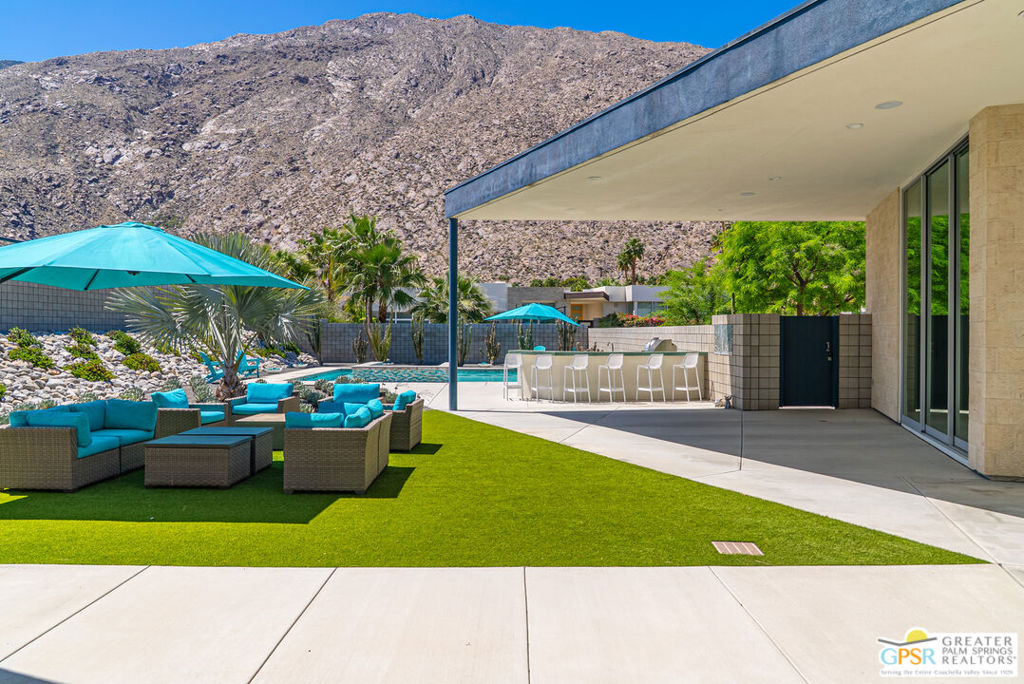 A property available for sale at 586 Polaris Court, Palm Springs, CA 92264.