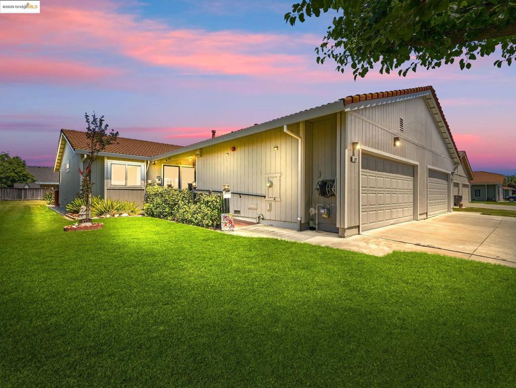 A property available for sale at 177 Bryce Way, Vacaville, CA 95687.